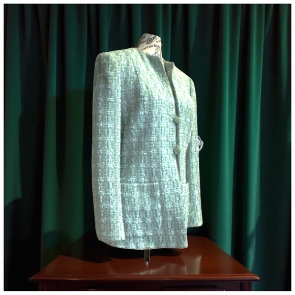Carlisle Two-Piece Textured Suit – Mint Green Jacket & Skirt | Classic Luxury - Picture 5 of 15